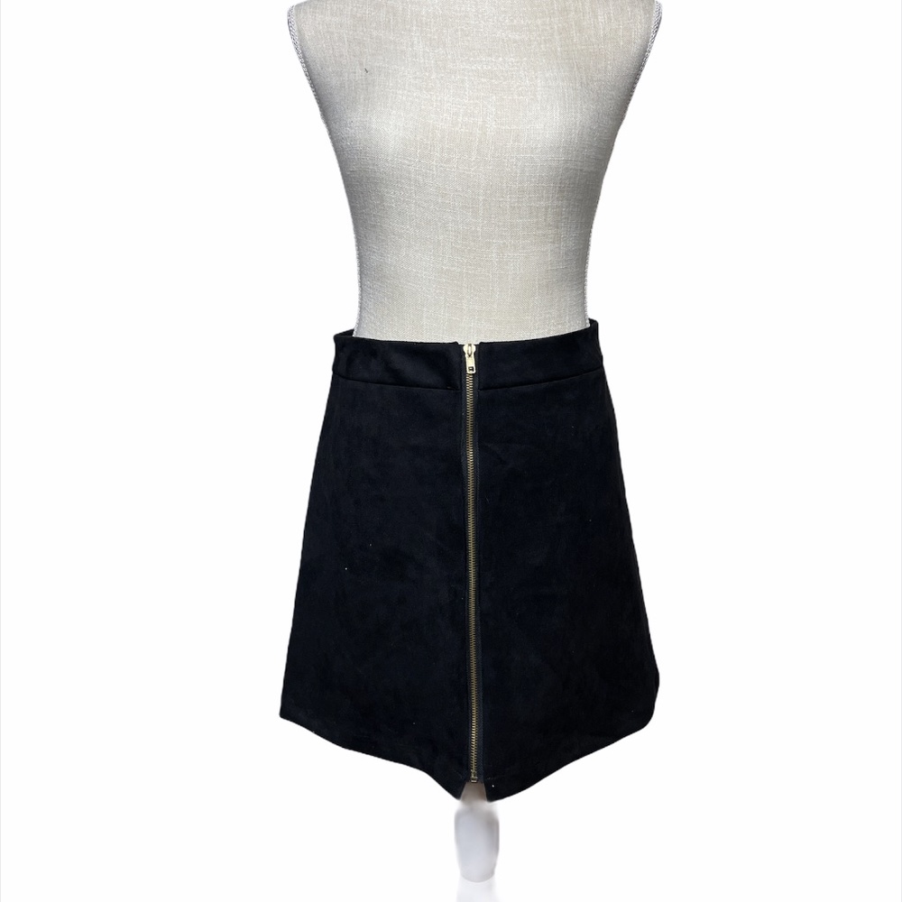 Trovare Black Zipper Back Skirt